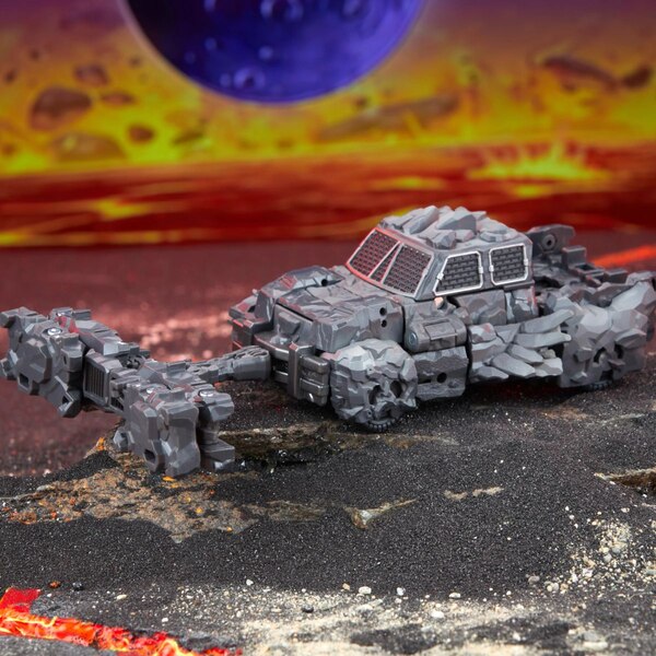Image Of Deluxe Infernac Magneous From Transformers United  (86 of 169)